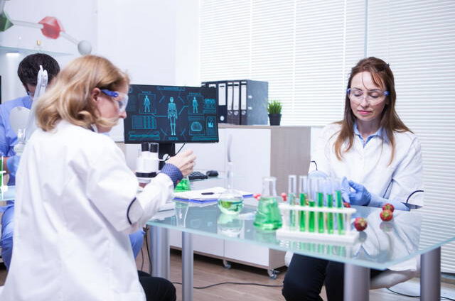 دعنا نساعدك على دراسة الصيدلة في المانيا